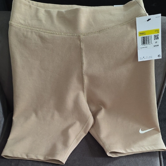 Nike Kids Beige Shorts - Picture 1 of 5